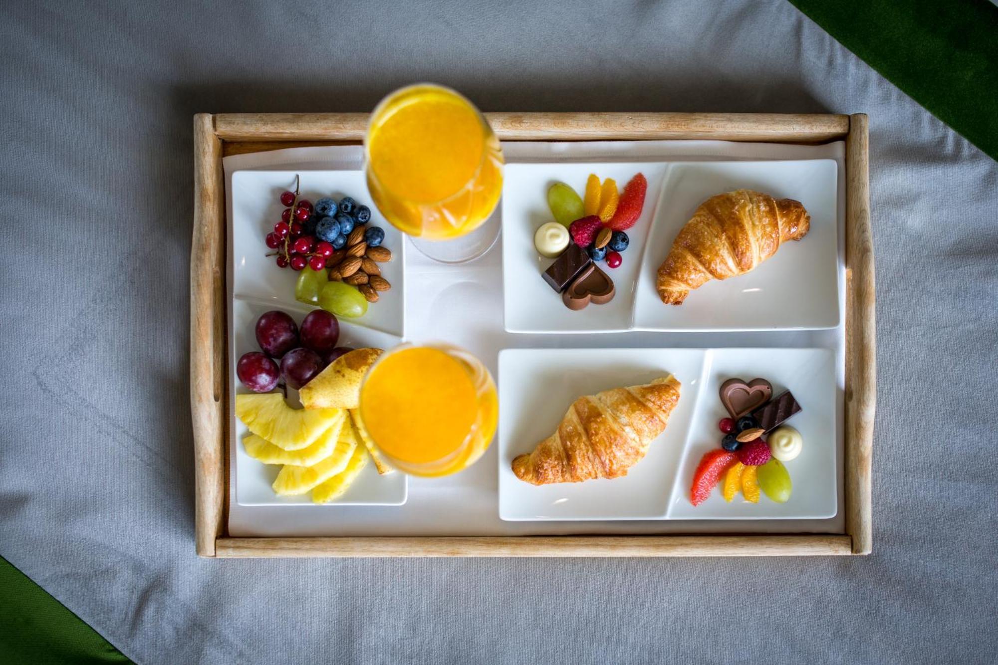皇家公主酒店 杜布罗夫尼克 外观 照片 A breakfast tray
