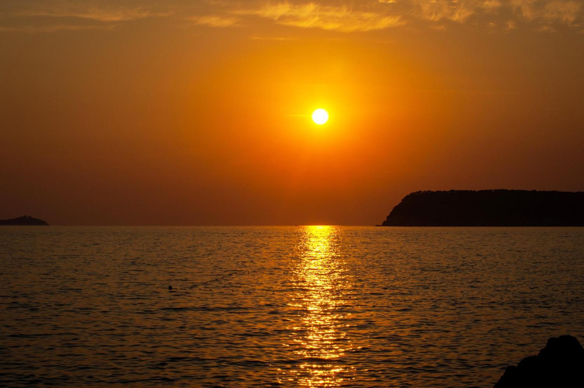 皇家公主酒店 杜布罗夫尼克 外观 照片 Sunset over the Gulf of Policastro