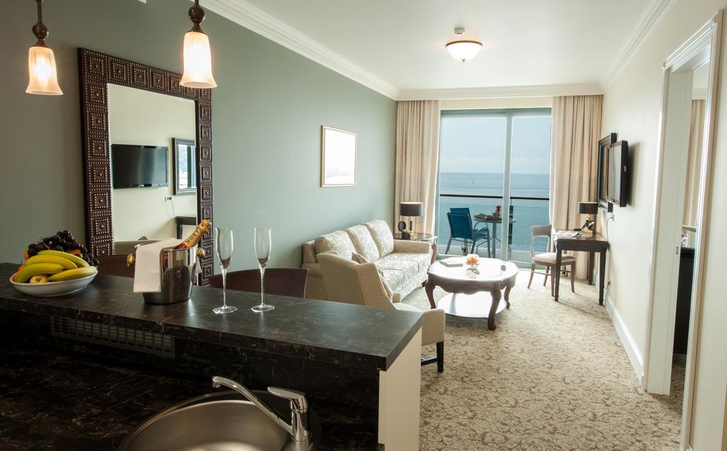 皇家公主酒店 杜布罗夫尼克 客房 照片 A typical suite at the Hilton San Diego Bayfront